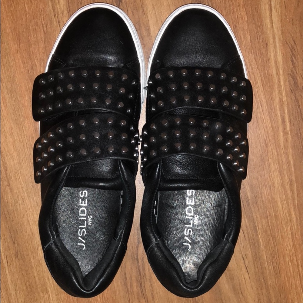 J slides ACCENT sneakers. Used a total of 2 times.